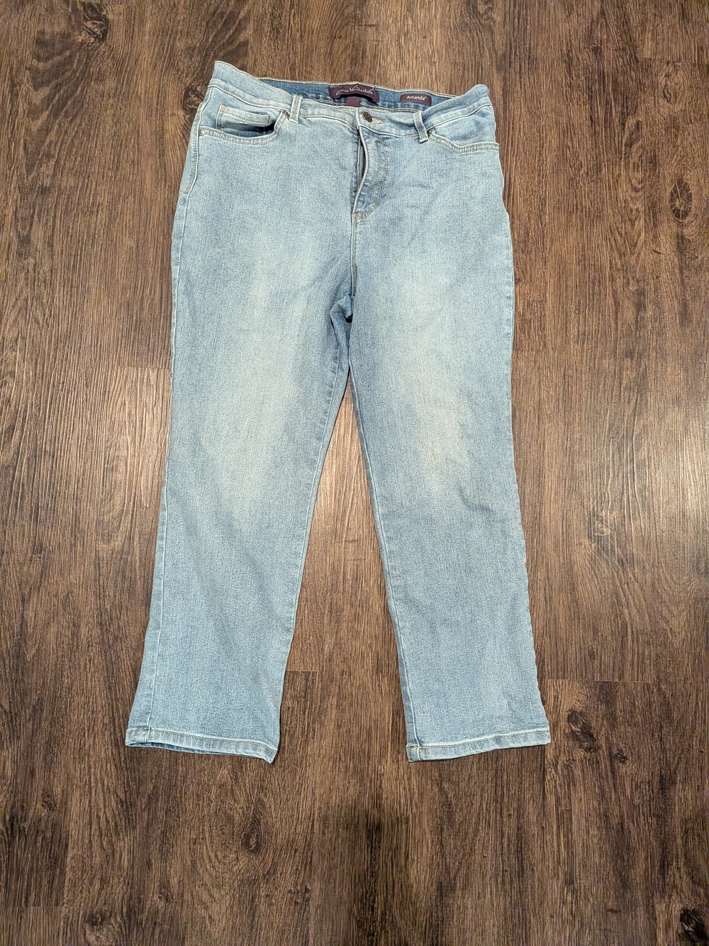 Light Wash Amanda Jeans - Petite